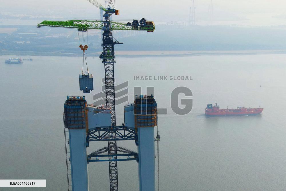 Zhangjinggao Yangtze River Bridge Construction