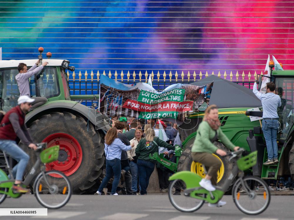 Farmers Protest In Paris