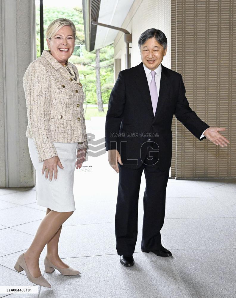 Emperor meets with Icelandic president