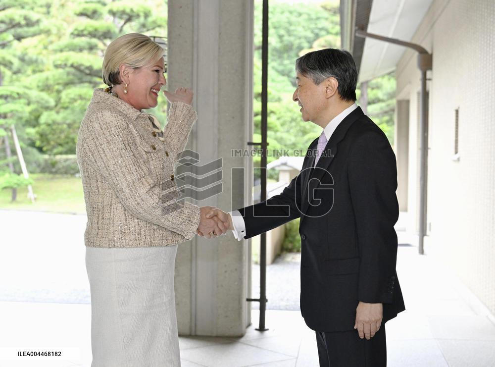 Emperor meets with Icelandic president