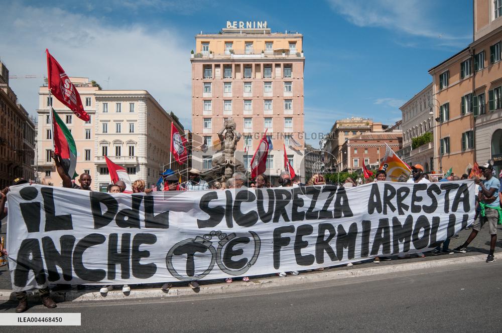 Violent Clashes at Security Bill Protest in Rome