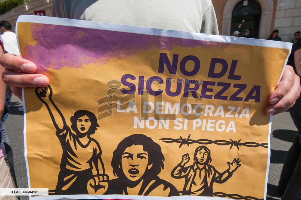 Violent Clashes at Security Bill Protest in Rome