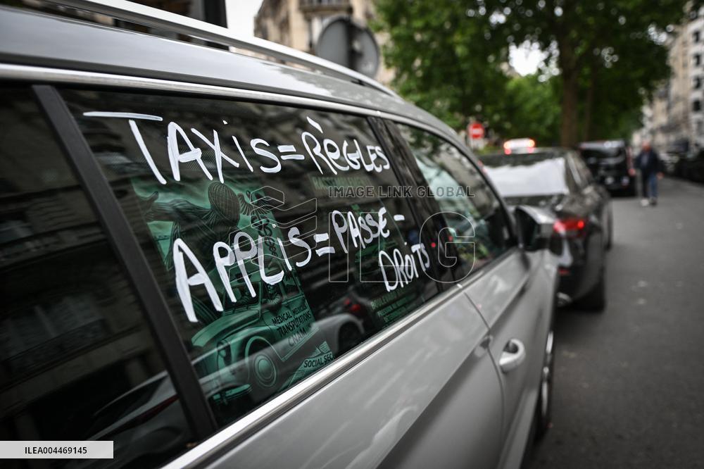 Taxi protest in Paris - FA
