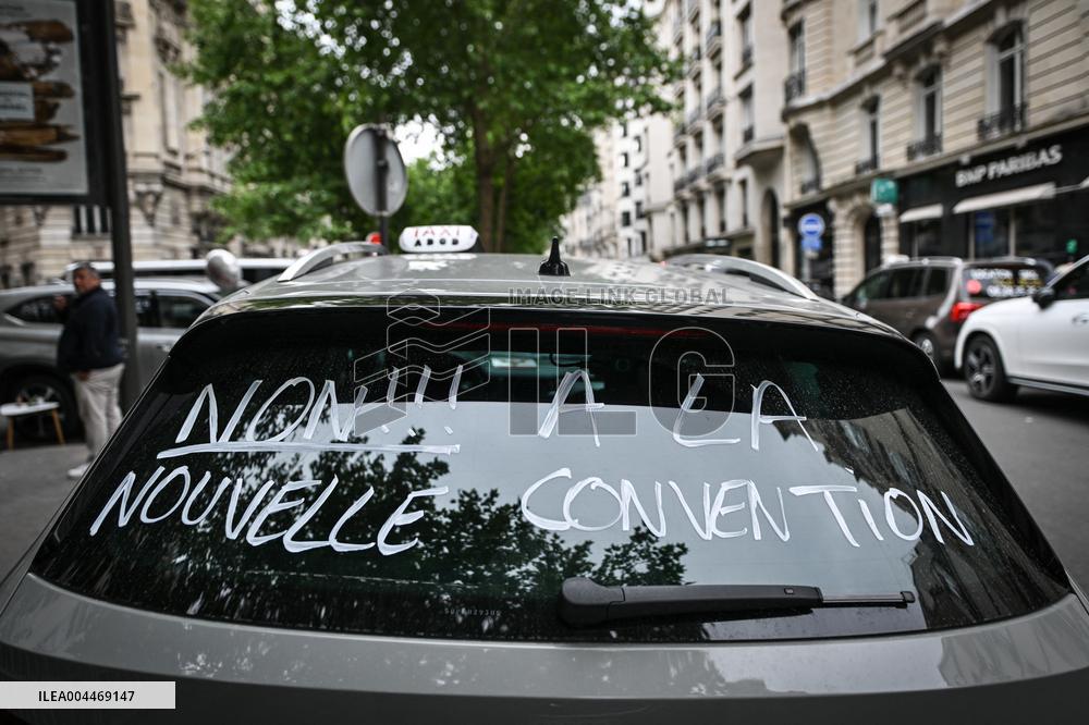 Taxi protest in Paris - FA