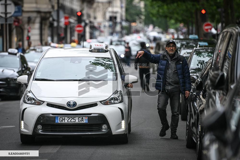 Taxi protest in Paris - FA