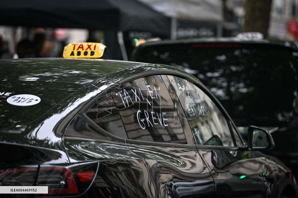 Taxi protest in Paris - FA