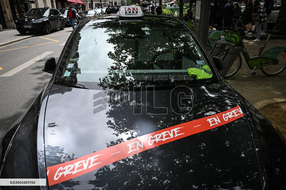 Taxi protest in Paris - FA