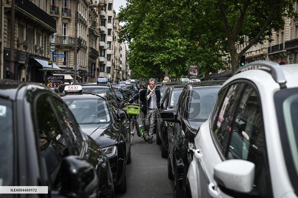 Taxi protest in Paris - FA