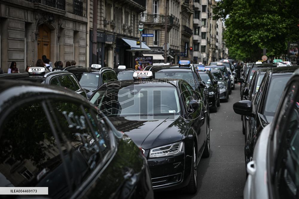 Taxi protest in Paris - FA