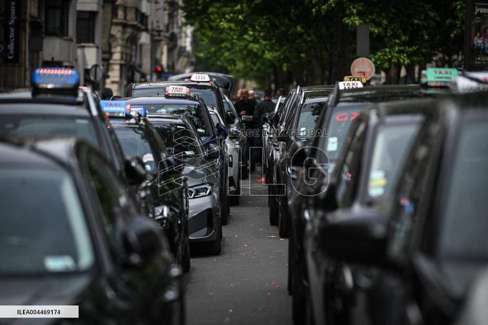 Taxi protest in Paris - FA
