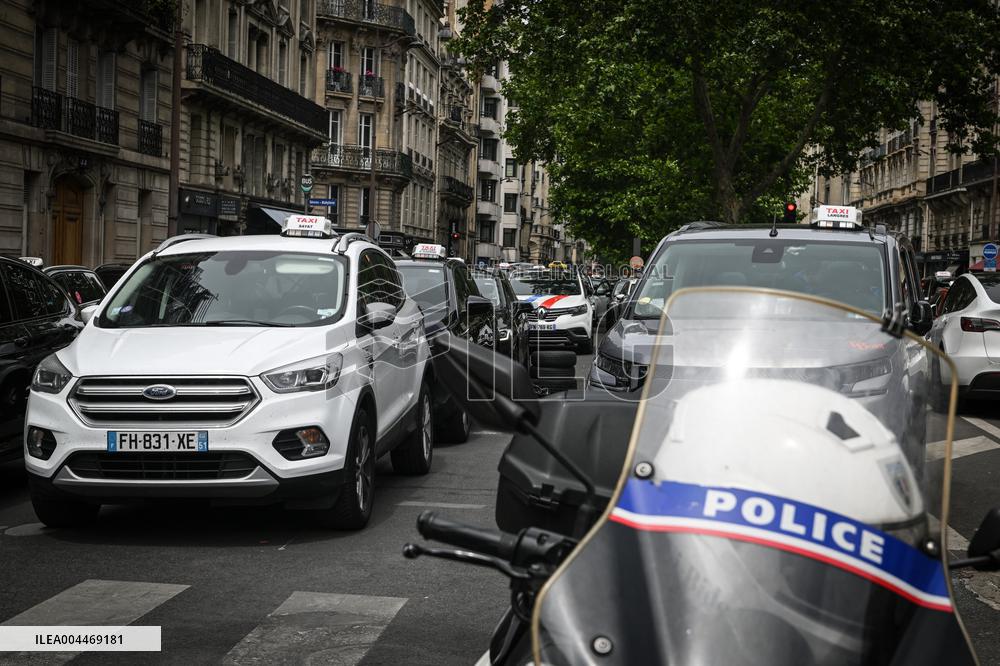 Taxi protest in Paris - FA