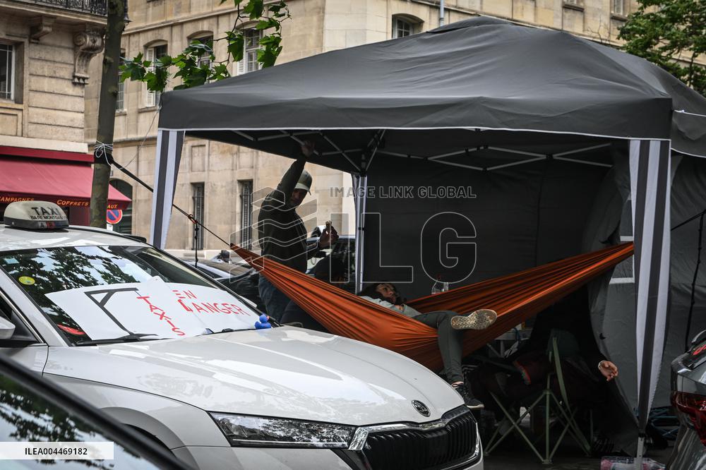 Taxi protest in Paris - FA
