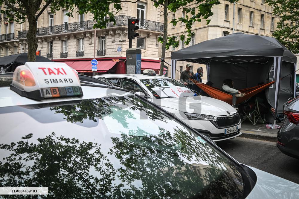 Taxi protest in Paris - FA