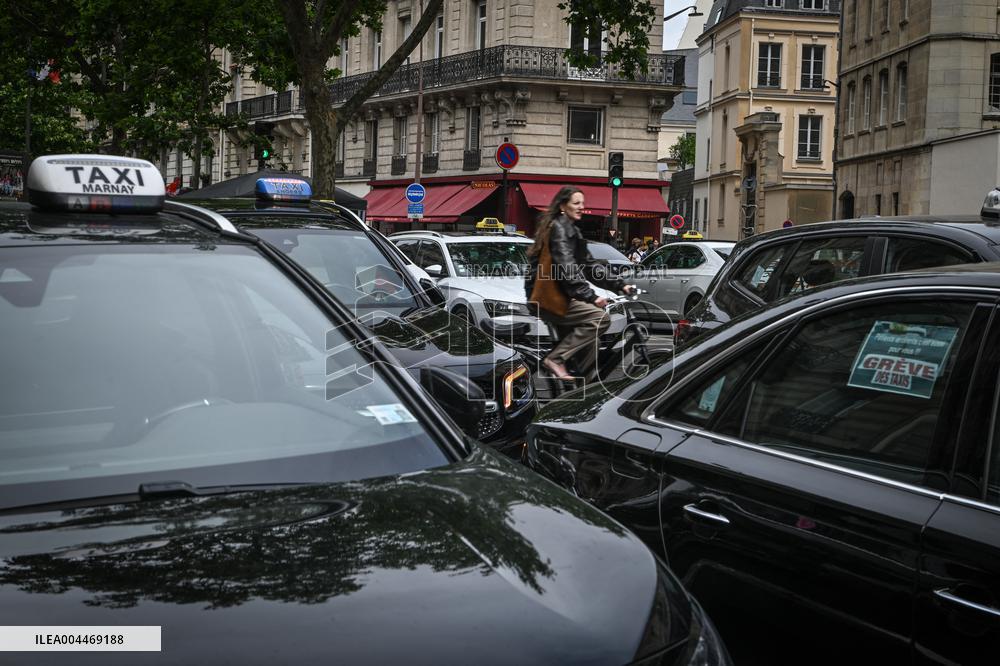 Taxi protest in Paris - FA