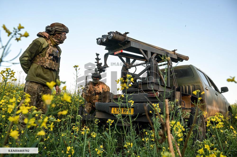 Artillery crew of Rifle Battalion special unit on a combat mission