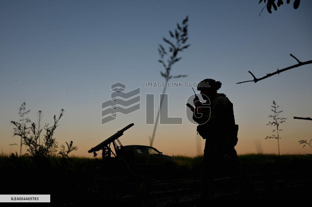 Artillery crew of Rifle Battalion special unit on a combat mission