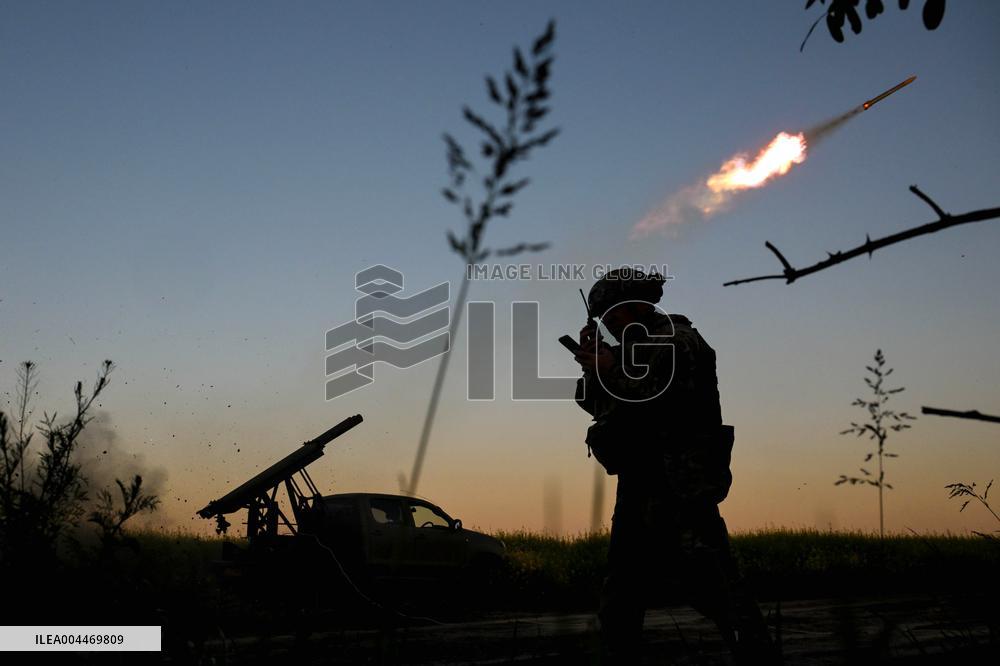 Artillery crew of Rifle Battalion special unit on a combat mission