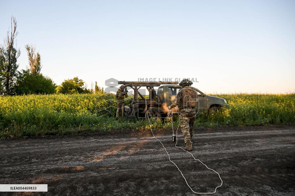 Artillery crew of Rifle Battalion special unit on a combat mission