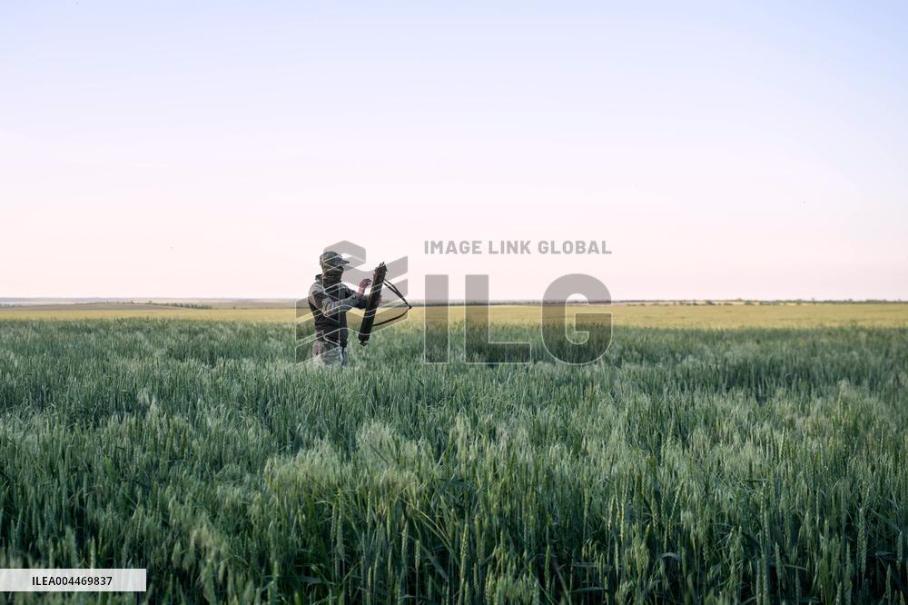 Artillery crew of Rifle Battalion special unit on a combat mission