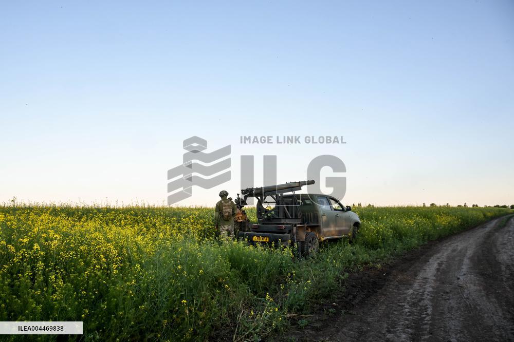 Artillery crew of Rifle Battalion special unit on a combat mission