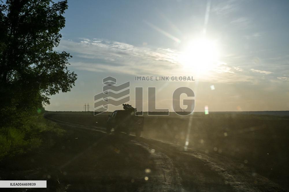 Artillery crew of Rifle Battalion special unit on a combat mission