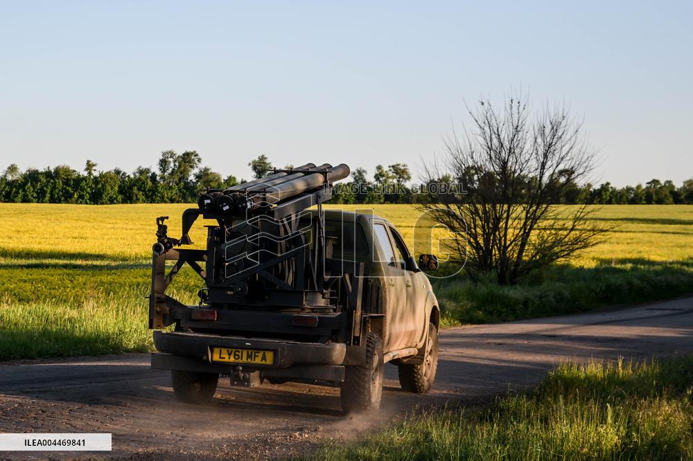 Artillery crew of Rifle Battalion special unit on a combat mission