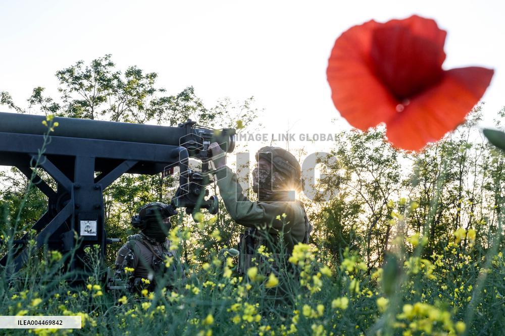 Artillery crew of Rifle Battalion special unit on a combat mission
