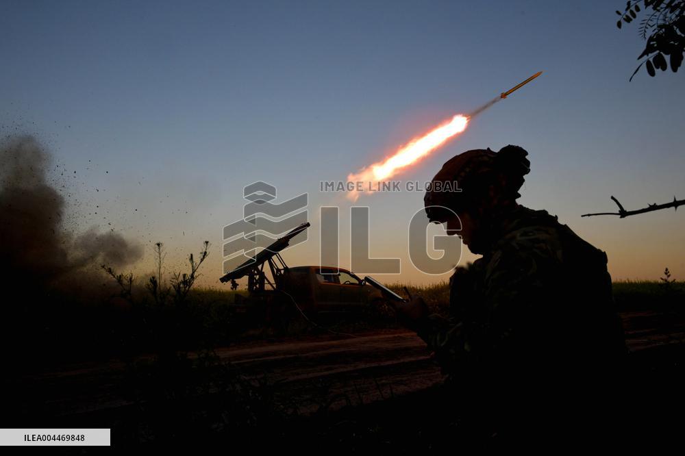 Artillery crew of Rifle Battalion special unit on a combat mission