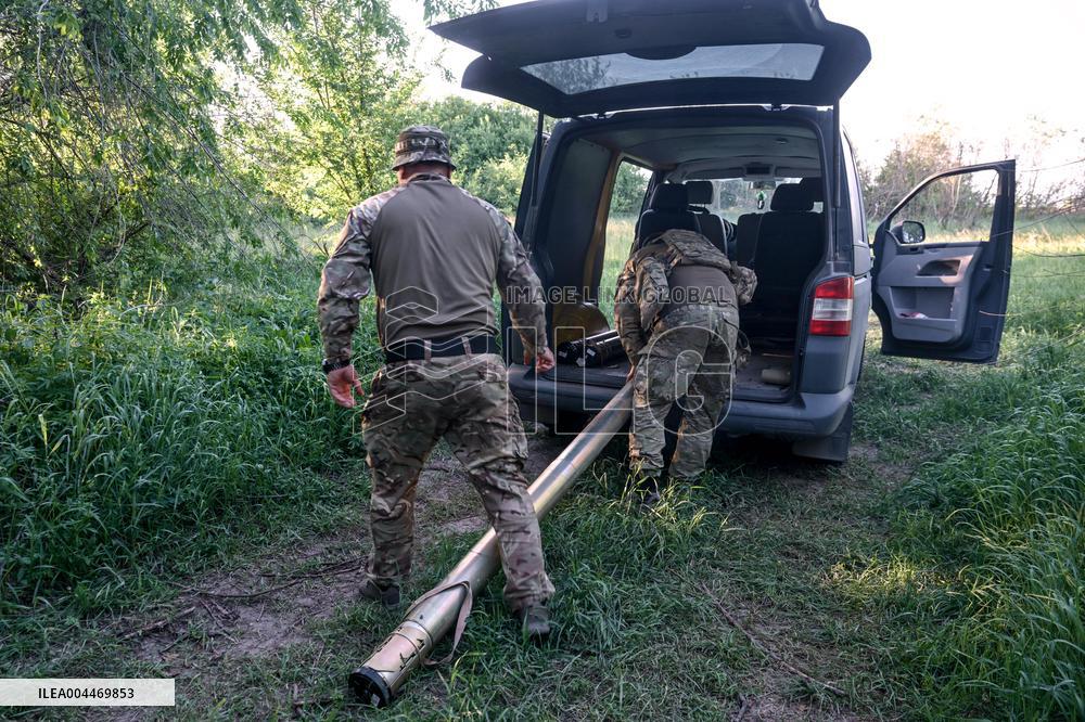 Artillery crew of Rifle Battalion special unit on a combat mission