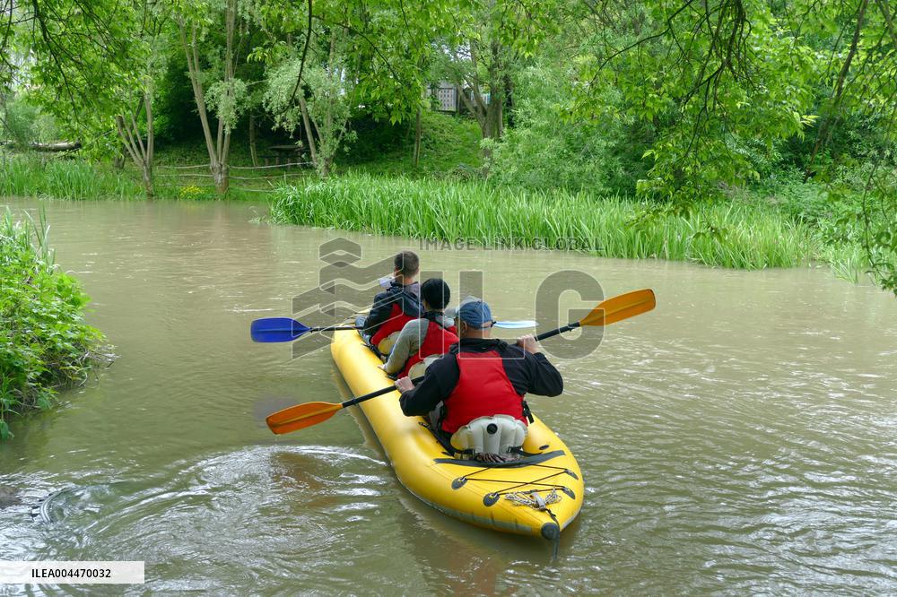 Rafting down Smotrych River in Khmelnytskyi region