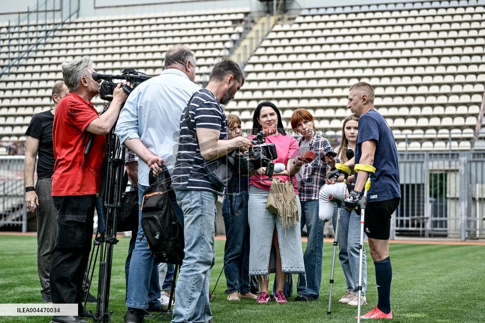 Open amp football training session held in Zaporizhzhia