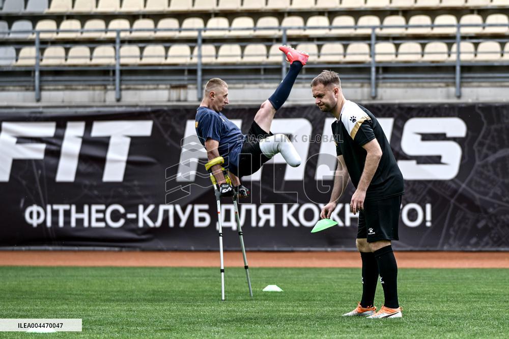 Open amp football training session held in Zaporizhzhia