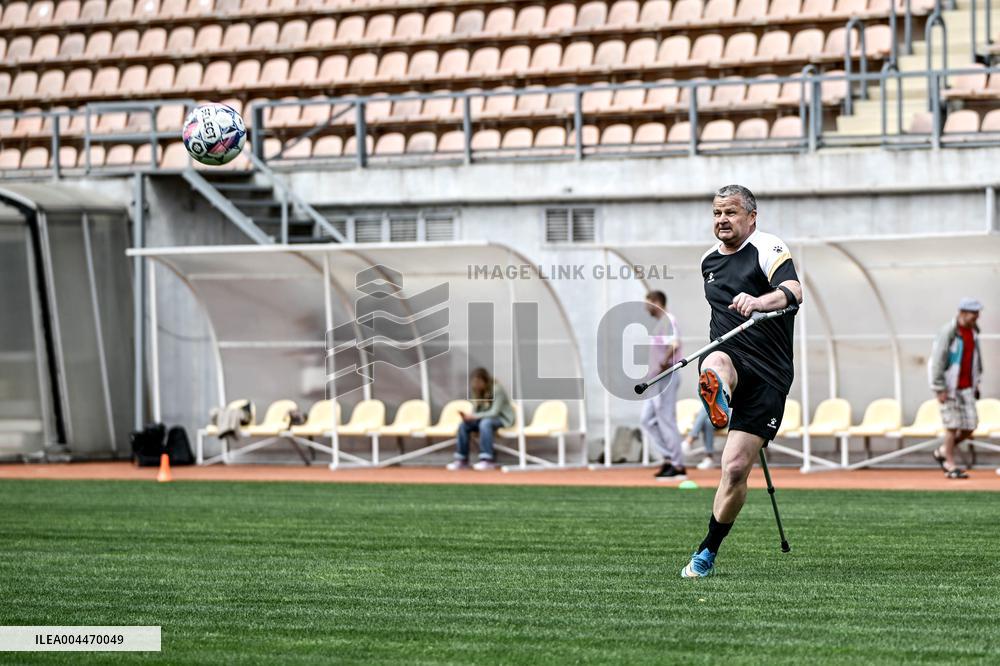 Open amp football training session held in Zaporizhzhia