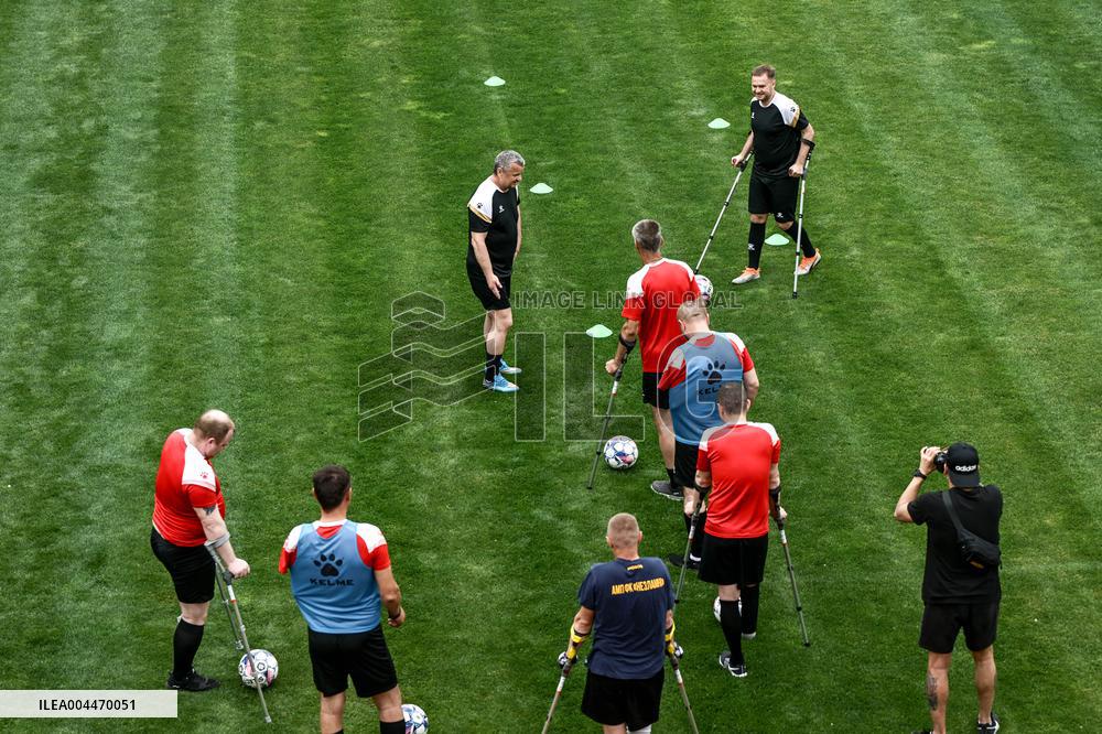 Open amp football training session held in Zaporizhzhia