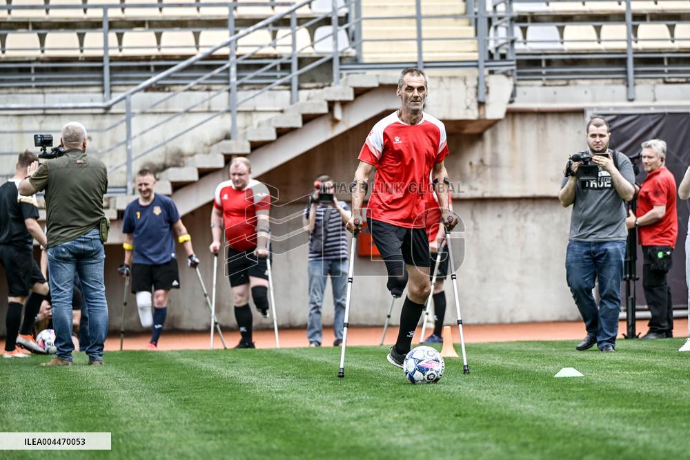 Open amp football training session held in Zaporizhzhia