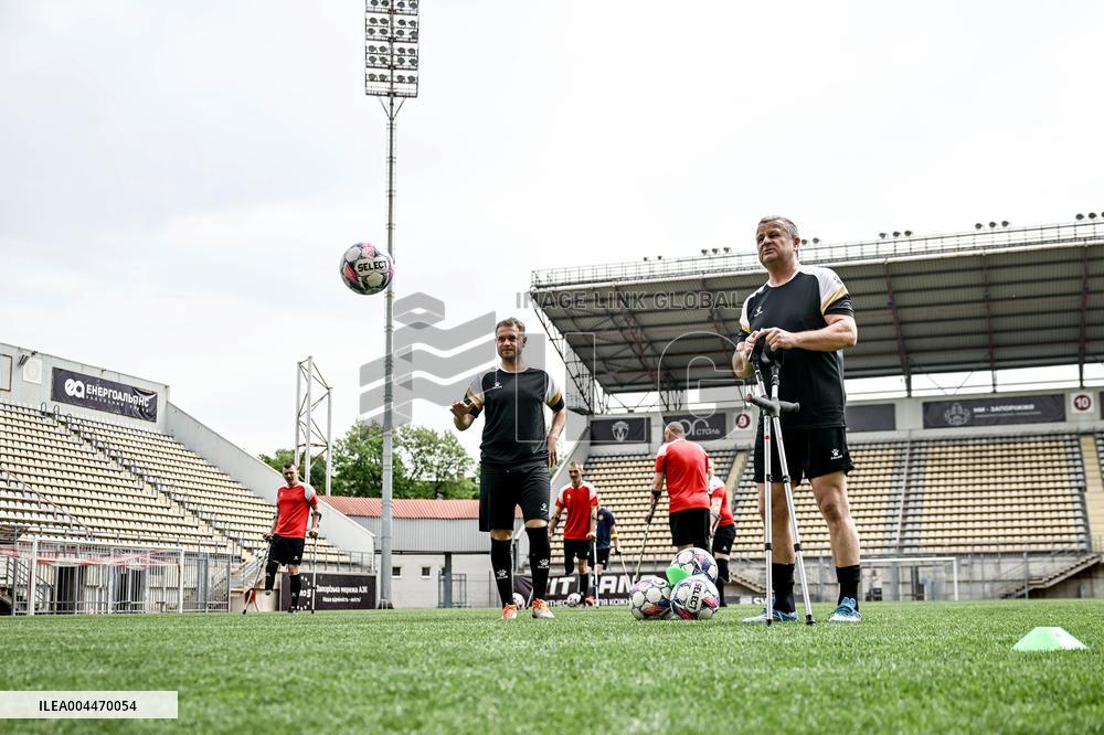 Open amp football training session held in Zaporizhzhia