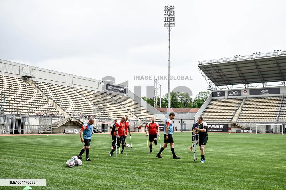 Open amp football training session held in Zaporizhzhia