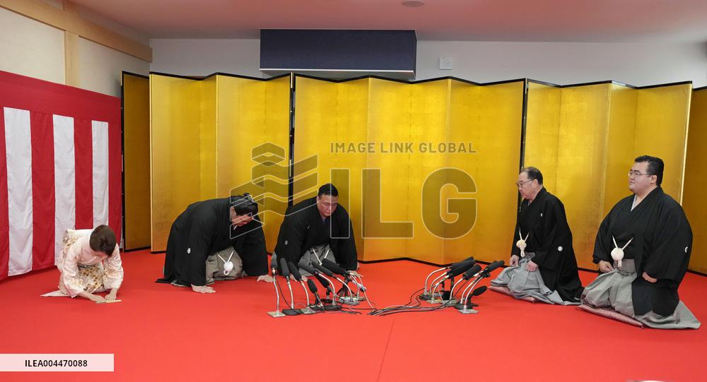 Sumo: Onosato promoted to yokozuna