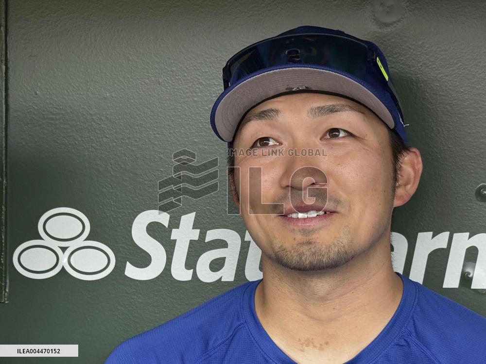 Baseball: Cubs outfielder Suzuki