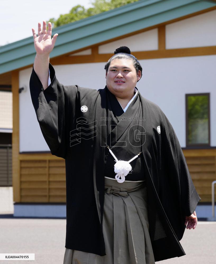 Sumo: Onosato promoted to yokozuna