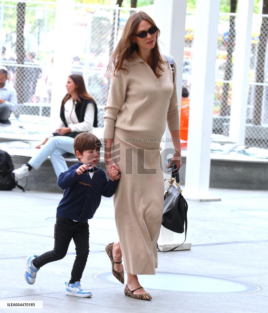 Pregnant Karlie Kloss And Her Son Out - NYC