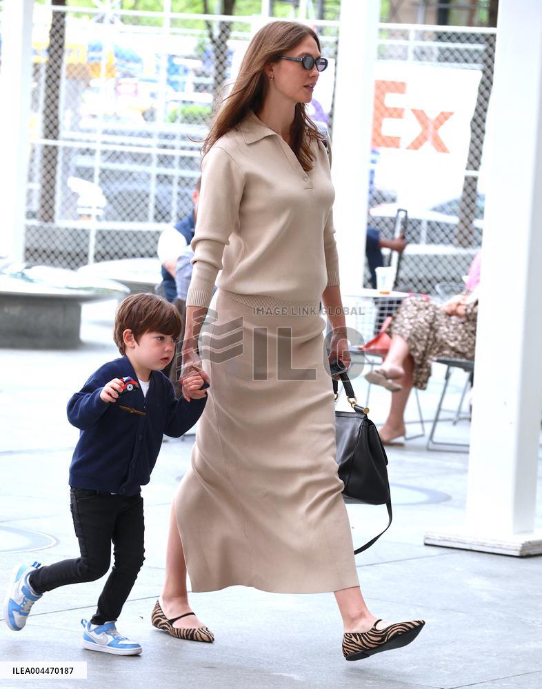 Pregnant Karlie Kloss And Her Son Out - NYC