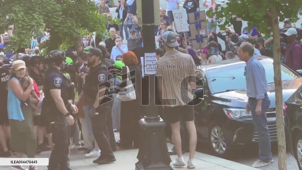 US: Arrests Made as Anti-LGBTQ Group Clash With Counter-Protesters Outside Seattle City Hall 5