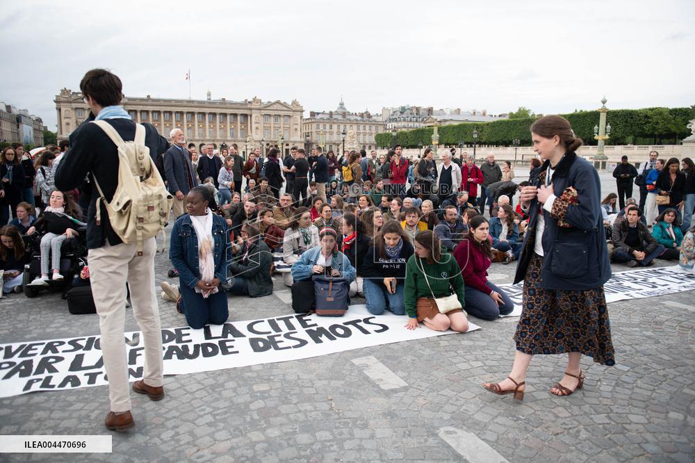 Catholics Protest Euthanasia Bill in Paris
