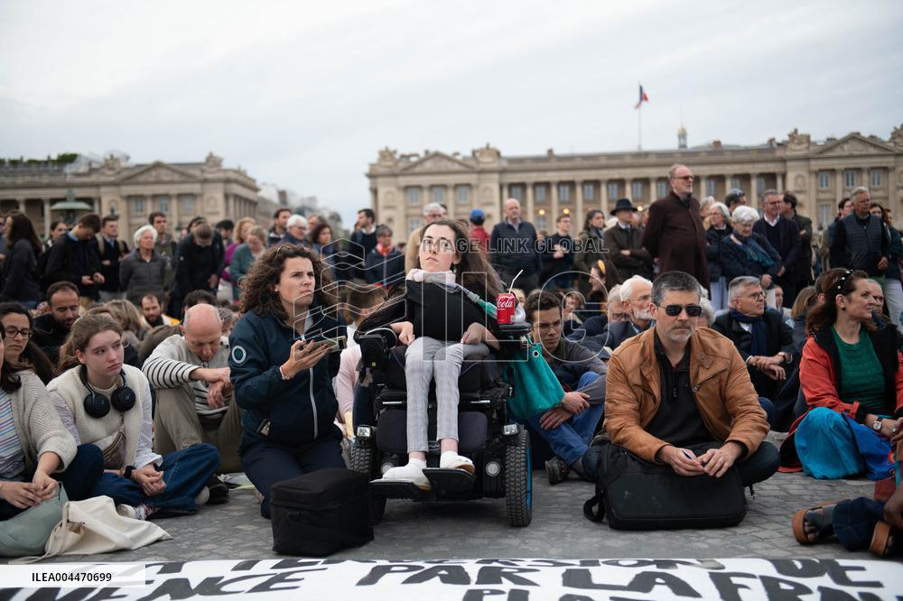 Catholics Protest Euthanasia Bill in Paris