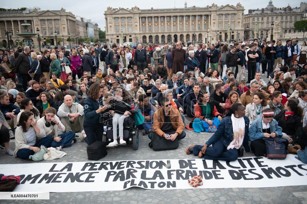 Catholics Protest Euthanasia Bill in Paris