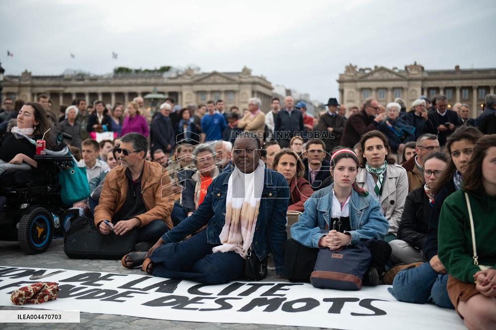 Catholics Protest Euthanasia Bill in Paris