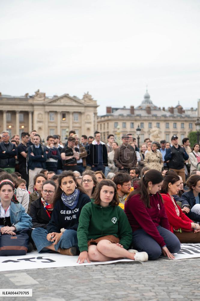 Catholics Protest Euthanasia Bill in Paris