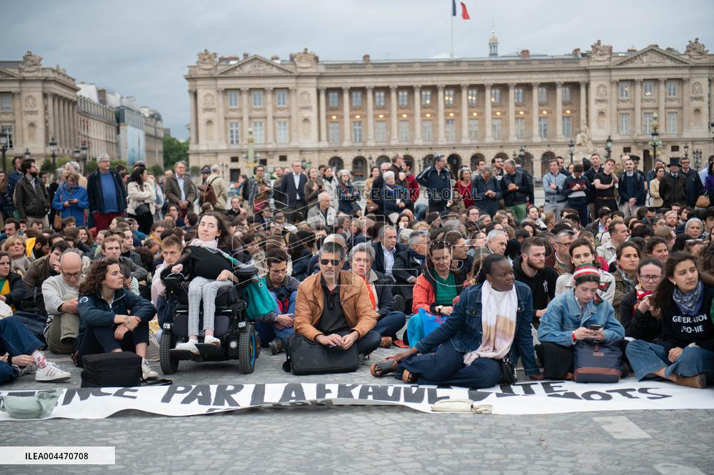 Catholics Protest Euthanasia Bill in Paris