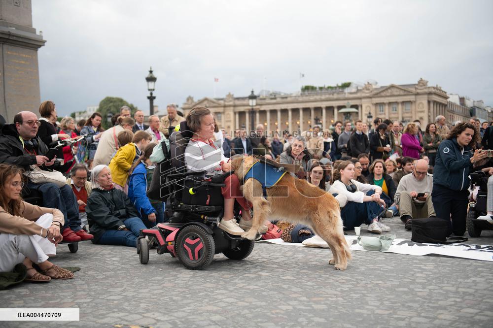 Catholics Protest Euthanasia Bill in Paris